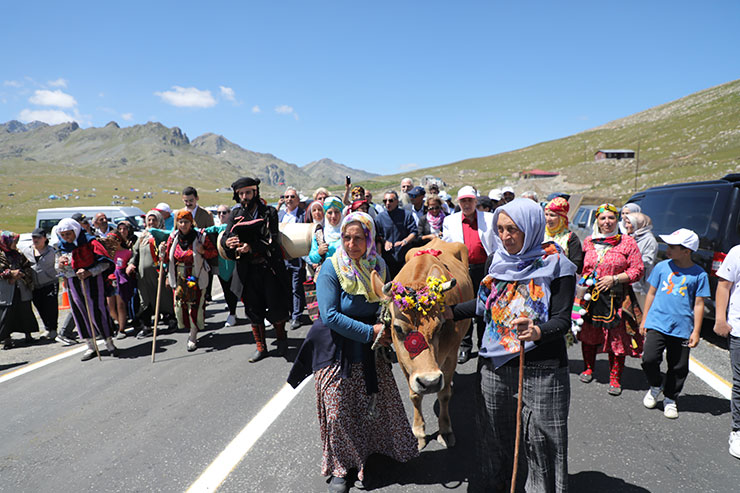 aa-20230805-31855902-31855896-rizede-eksioglu-vakfi-23-ovit-yayla-senligi-duzenlendi02.jpg