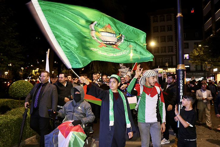 aa-20231018-32447793-32447791-trabzonda-israilin-gazzedeki-hastaneye-saldirisi-protesto-edildi3.jpg