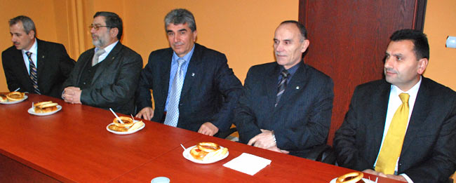 akp2.20111209205111.jpg