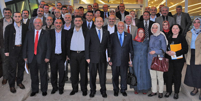 akparti1.20120514210531.jpg